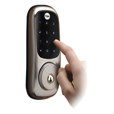 Cerradura electrónica / Teclado táctil y llave mecánica / 250 usuarios Z-Wave / 4 baterías AA / 1 año autonomía / 3 idiomas por voz