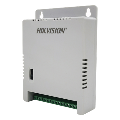 Fuente de Poder Regulada / 8 Salidas / 1 Amp por Salida / Voltaje Ajustable 12/13.5/15 VCC / Entrada 90-130 VCA / Filtro de Ruido para 4K